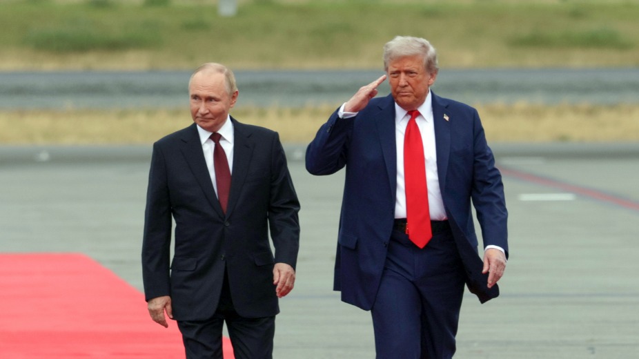 Президент России Владимир Путин и президент США Дональд Трамп во время встречи на Аляске