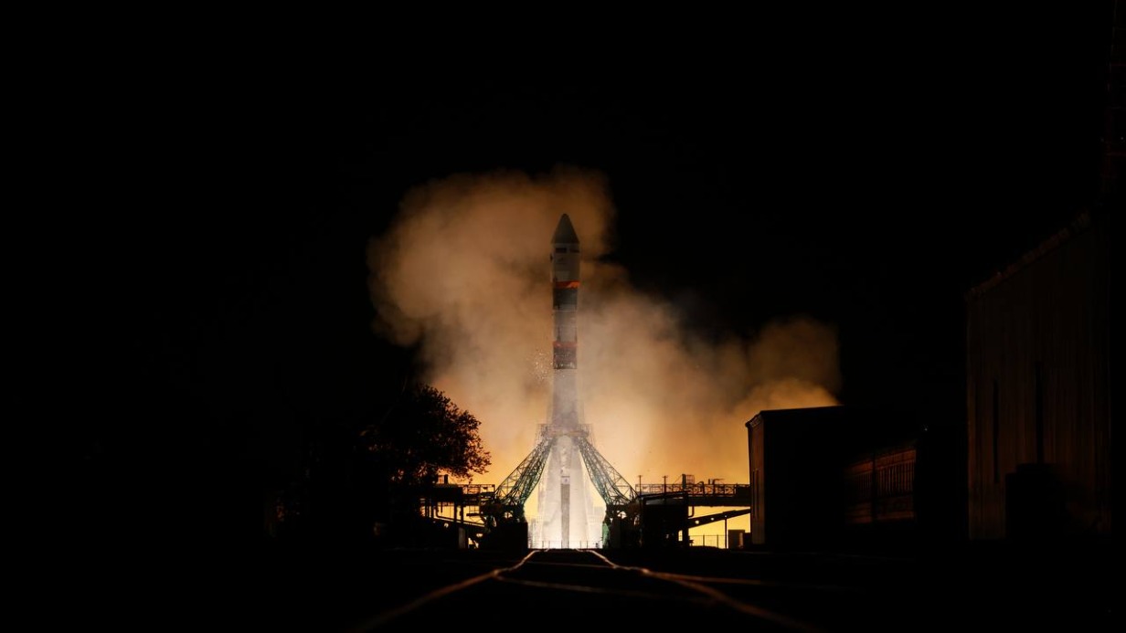 Российская ракета с экипажем из мышей и мух стартовала с Байконура