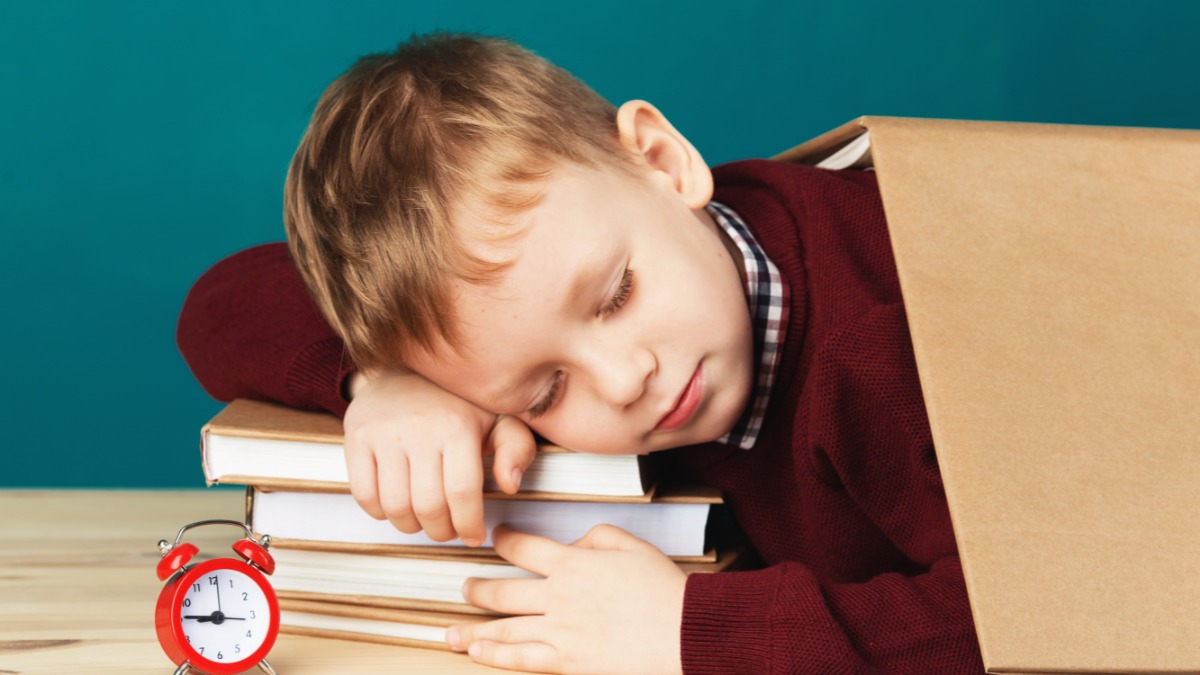 По мнению педиатров, на домашние задания у ребенка не должно уходить больше двух часов в день