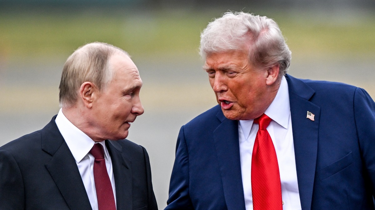 Владимир Путин и президент Дональд Трамп встретились на территории аэропорта в Анкоридже