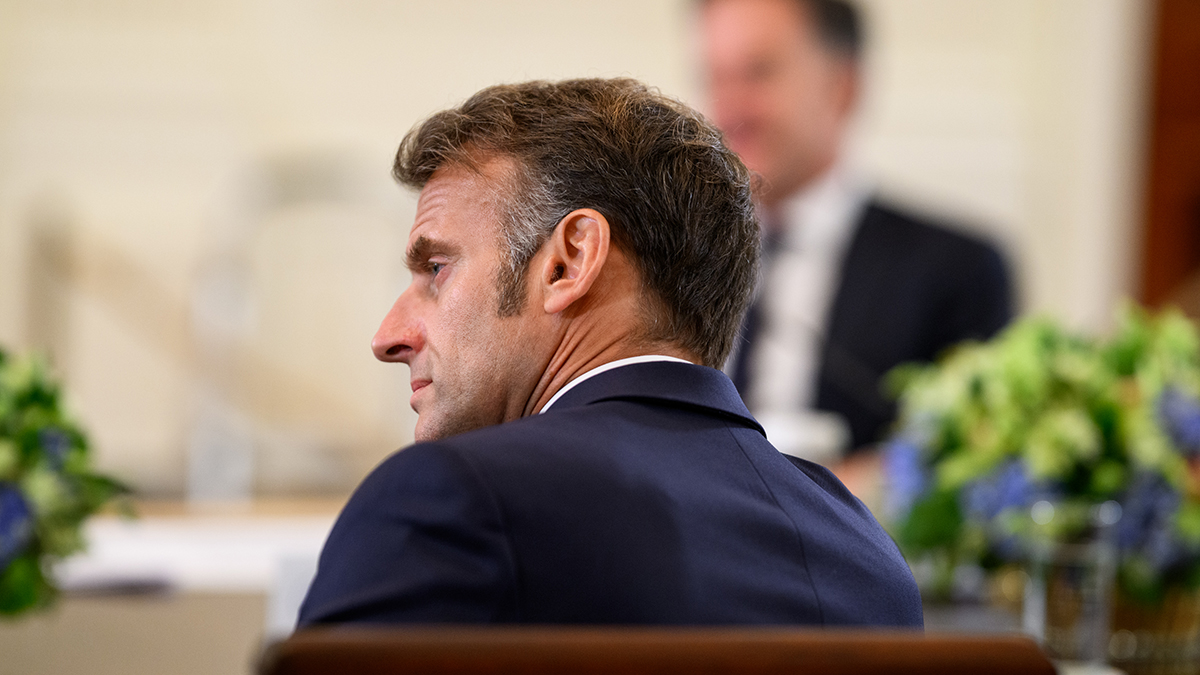 Аналитик Жанвье: Макрон сделает все, чтобы остаться у власти