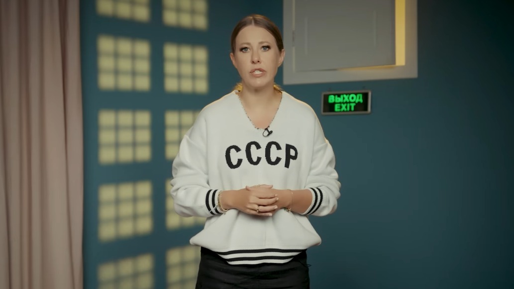 Собчак в свитере как у Лаврова появилась в свежем выпуске новостей