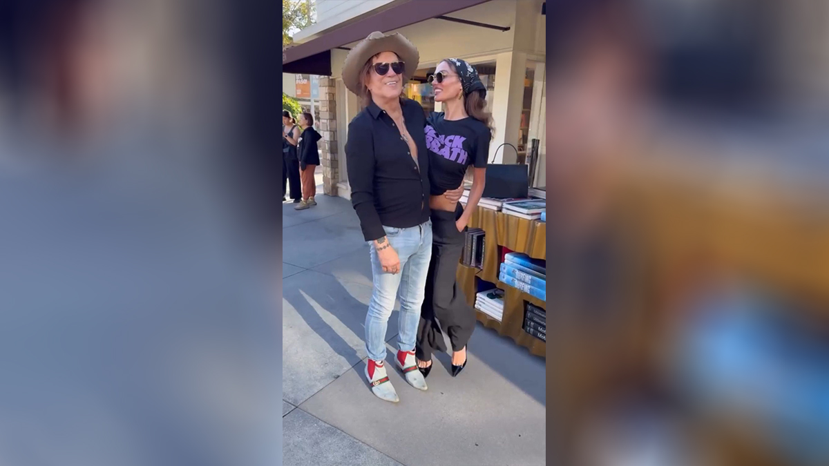 Микки Рурка застали за объятиями с Аленой Водонаевой