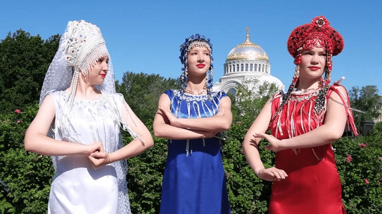 Более шести тысяч человек присоединились к флешмобу «Цвета российского флага» Музея Победы