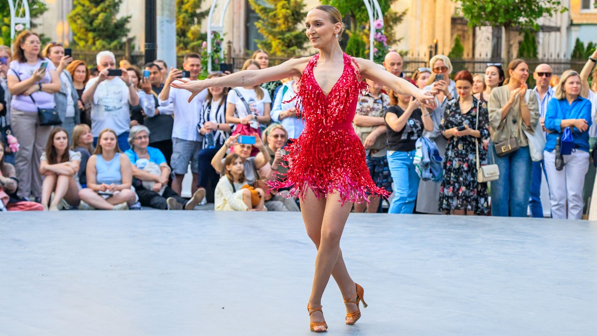 Москвичей приглашают на сотни бесплатных танцевальных мастер-классов на Чистопрудном бульваре