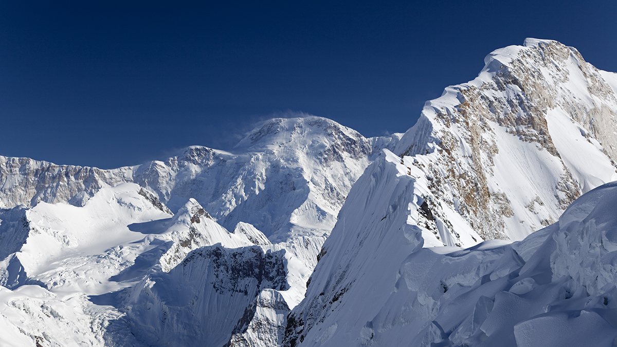 Mash: Тело застрявшей на пике Победы Наговициной может пролежать там до весны