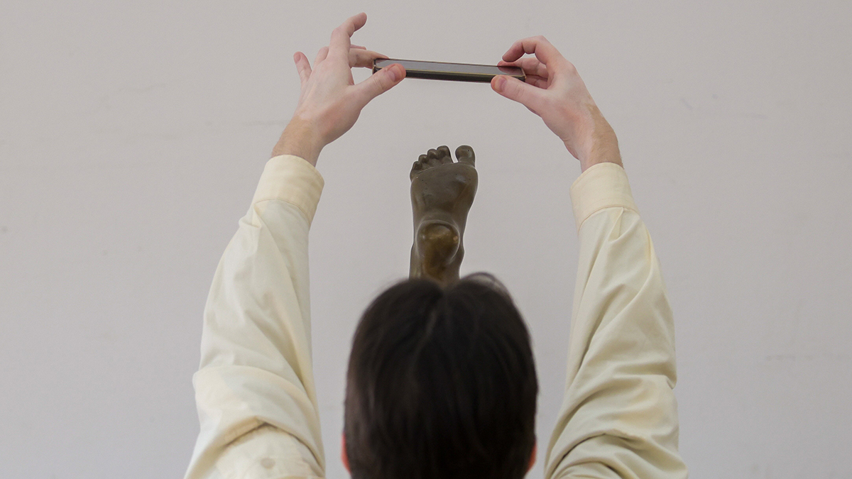 Нелепые случаи порчи музейных экспонатов посетителями и сотрудниками