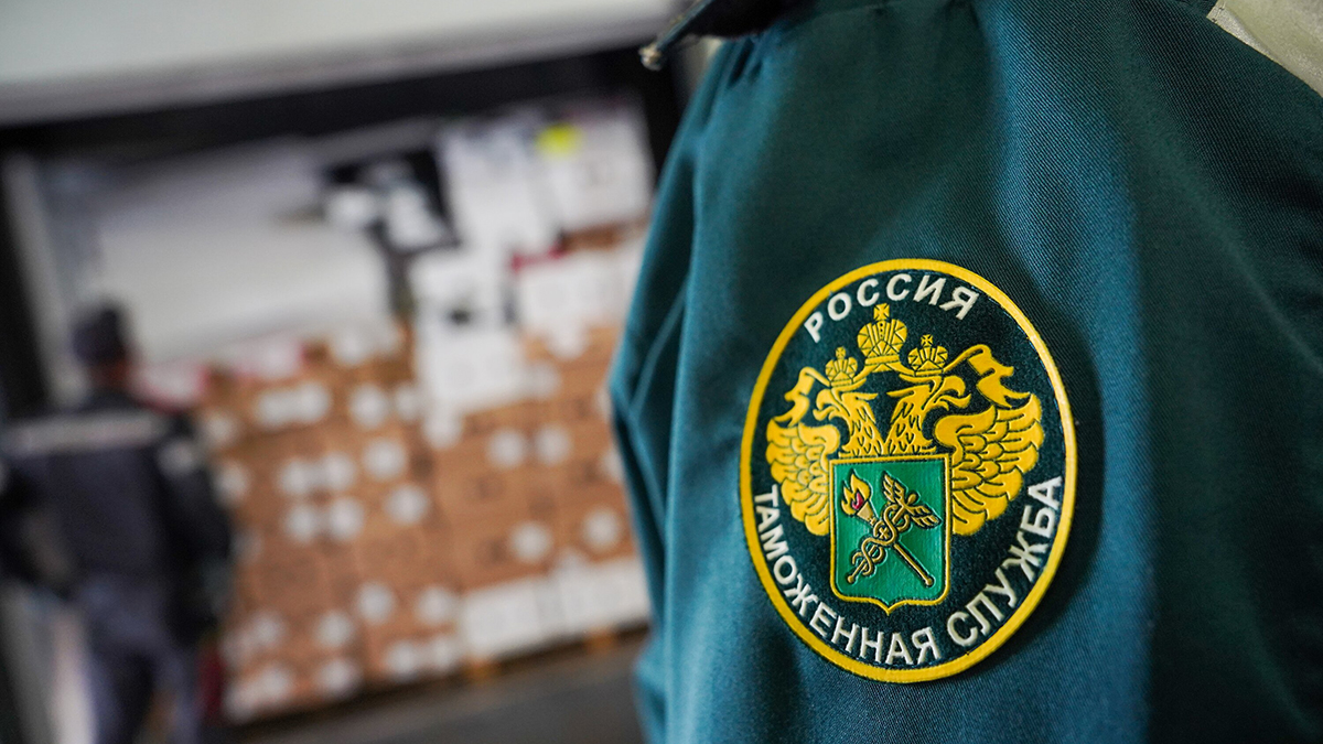 Женщина разбила бутылки с виски и устроила скандал на таможне Петербурга