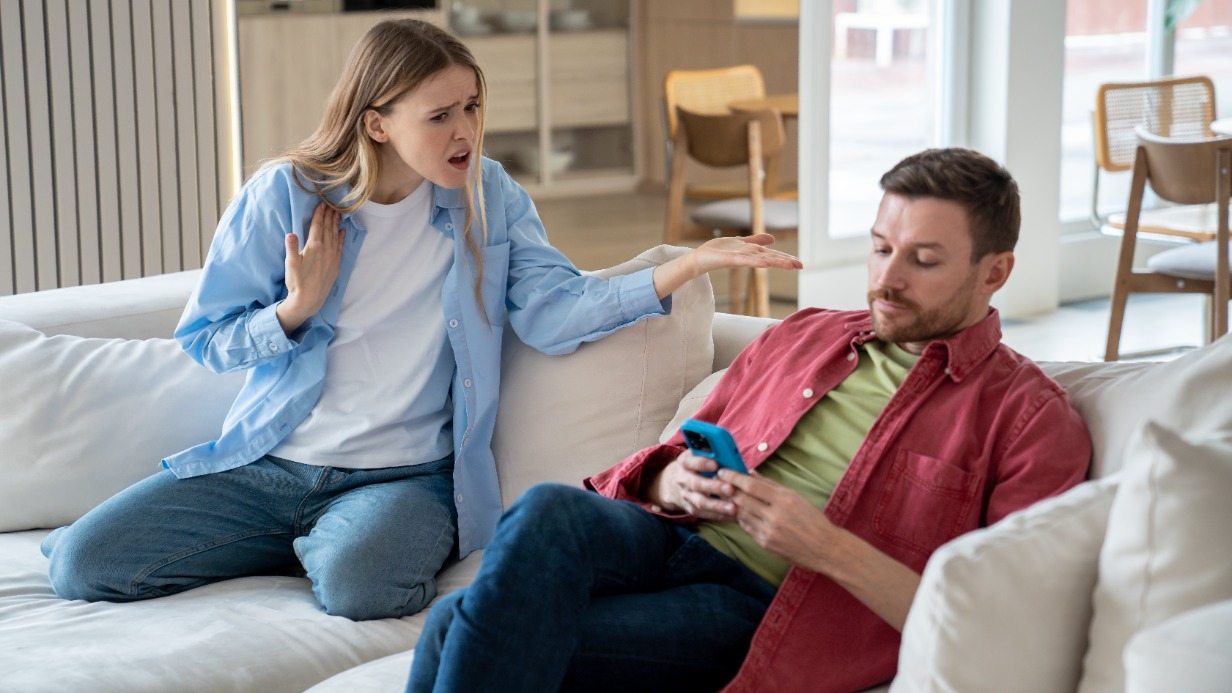 Психолог объяснила, почему женский контроль разрушает семьи