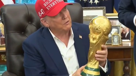 Трамп заявил, что может пригласить Путина на ЧМ-2026 по футболу в США