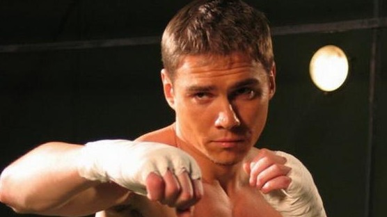 Mash: Актер Денис Никифоров поскользнулся и сломал ногу