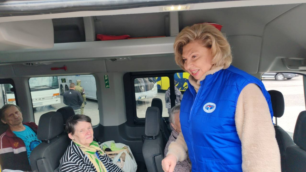 «Ну с приездом, родные»: Москалькова встретила курян, вернувшихся с Украины