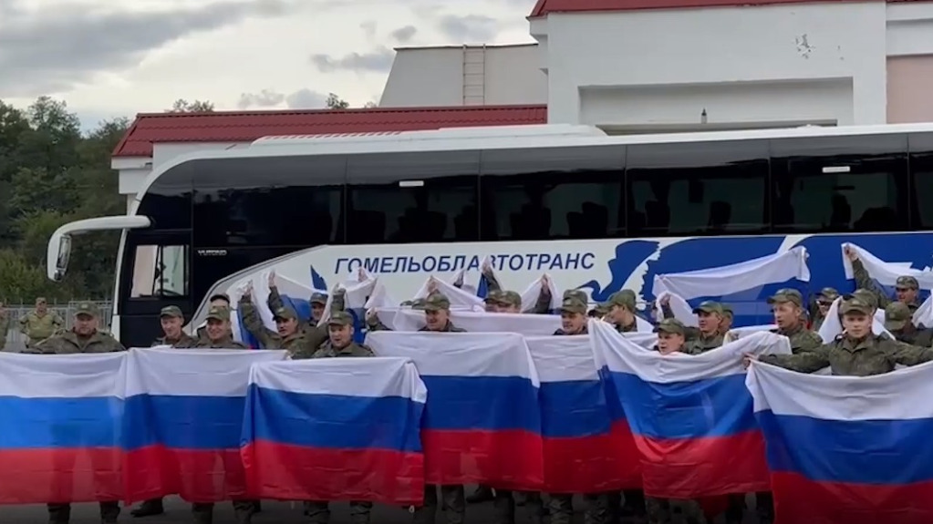 «Своих не бросаем!»: появились кадры с вернувшимися из плена российскими бойцами