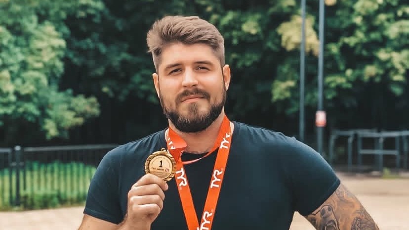 Пловец Свечников пропал во время заплыва через Босфор: что с ним случилось, как идет операция по спасению, кто он