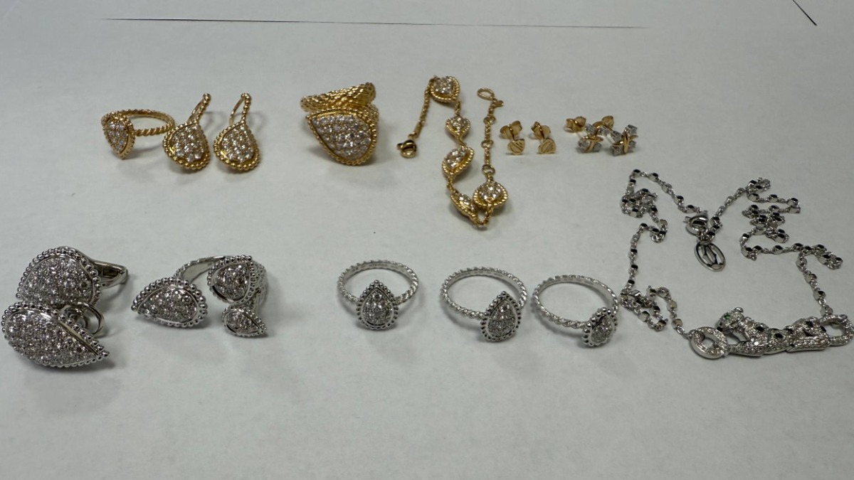 Таможенники нашли ювелирку на четыре миллиона у пассажира, прилетевшего из Китая