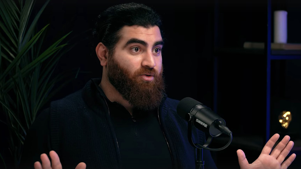 Блогеру Арсену Маркаряну назначили наказание за слова о наркотиках