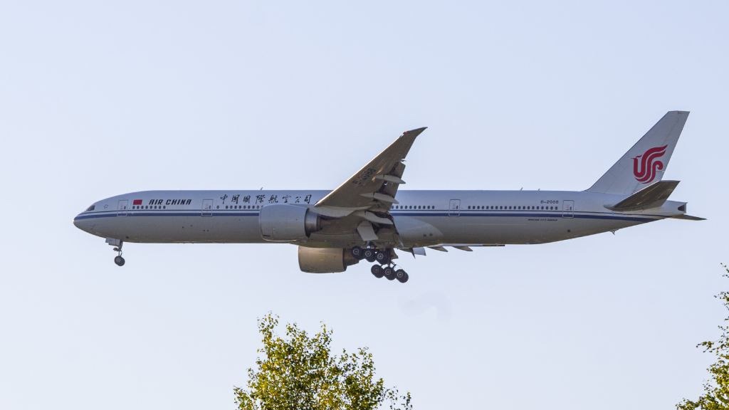 Самолет, летевший из Лондона в Пекин, экстренно сел в Нижневартовске: что произошло, где пассажиры, главное