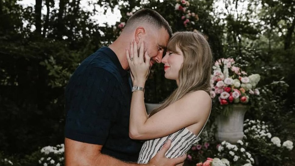 Тейлор Свифт объявила о помолвке с футболистом Трэвисом Келси