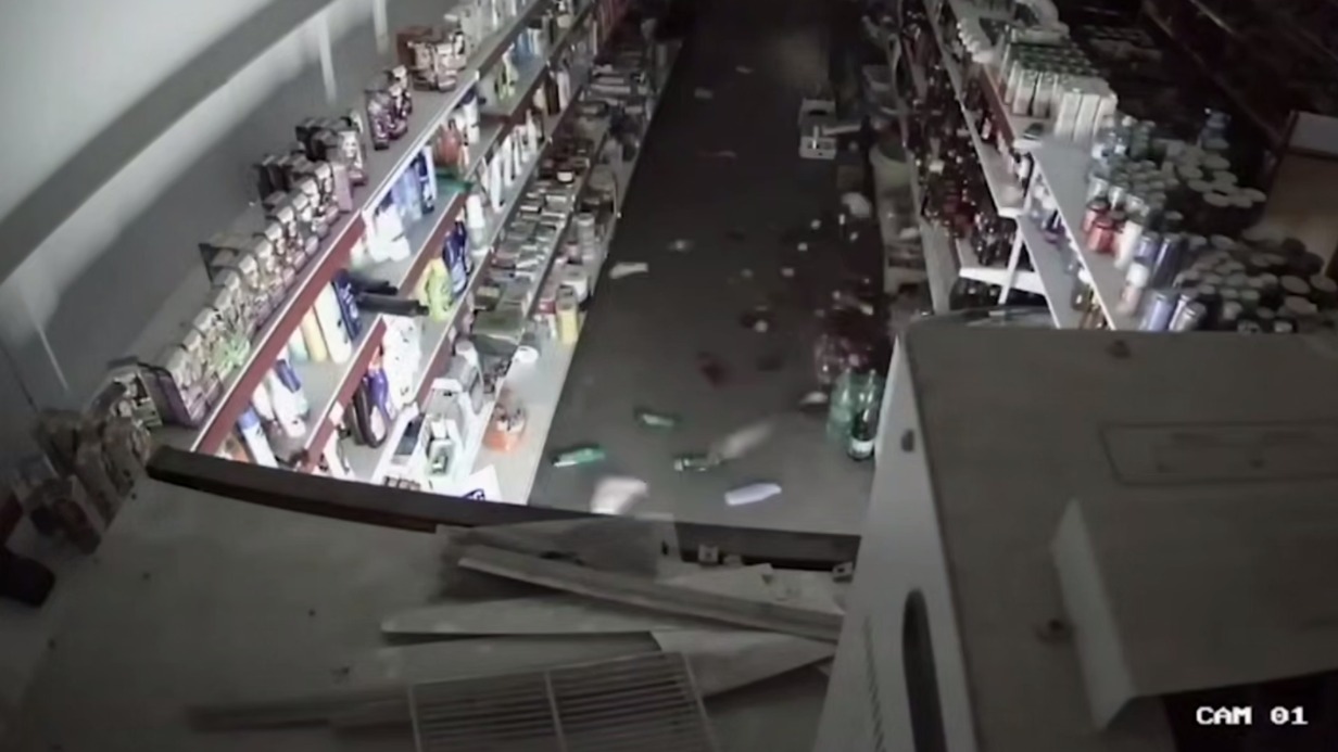 В Сети появились кадры ночного землетрясения в Дагестане