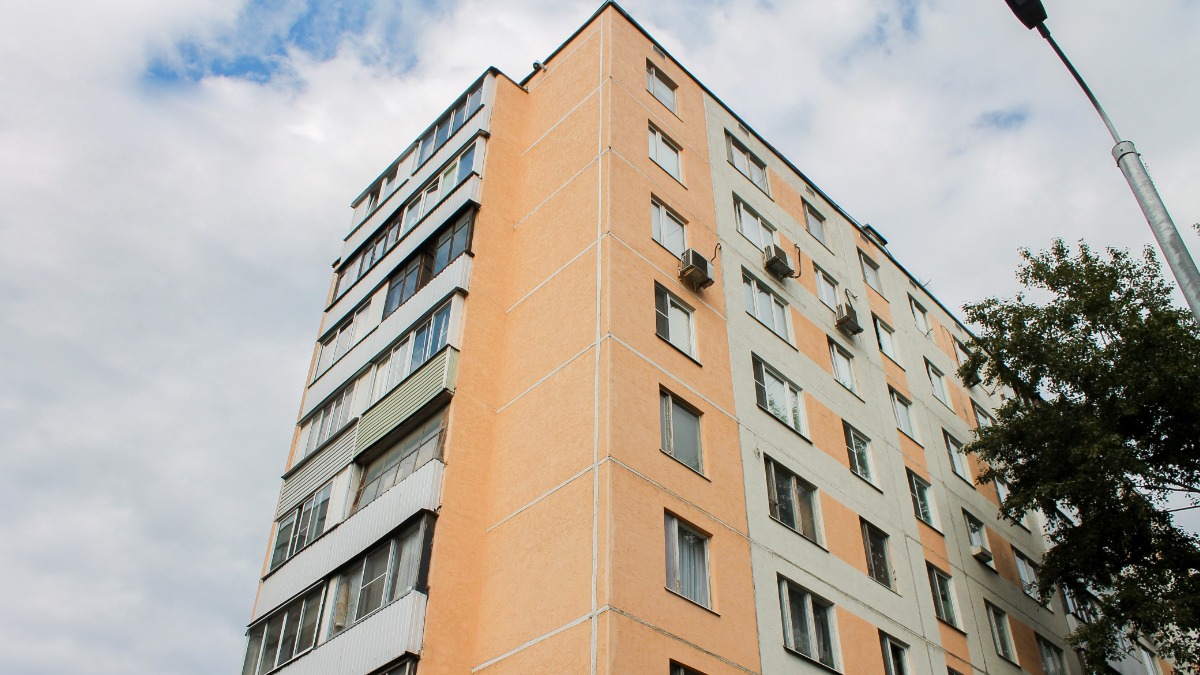 В жилом доме в районе Северное Медведково в 2025 году произвели замену всего лифтового оборудования с расширением дверных проемов