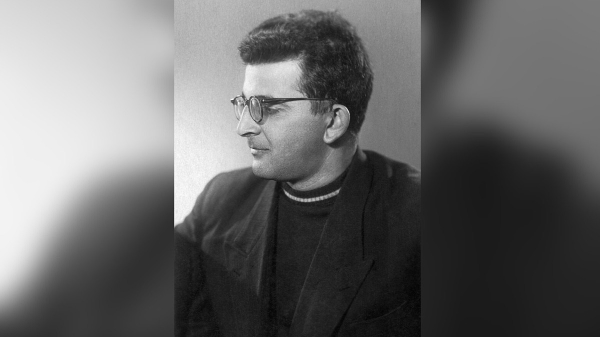 Писатель-фантаст Аркадий Стругацкий