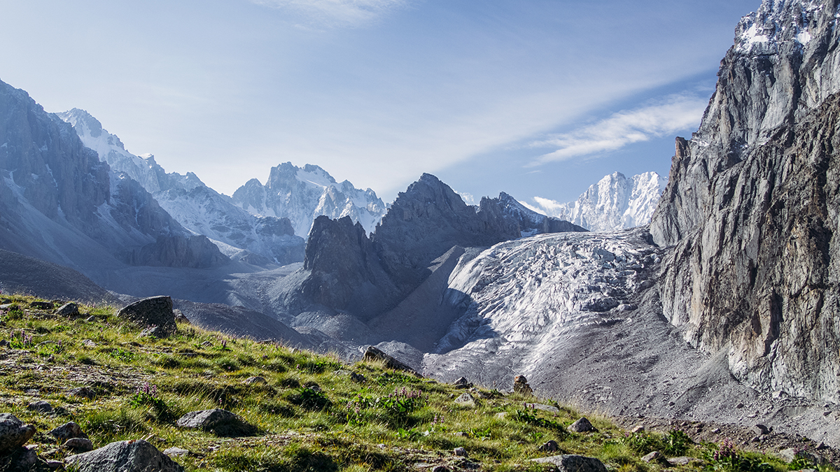 Россиянин три дня держался за скалу без еды и воды, чтобы не упасть с горы
