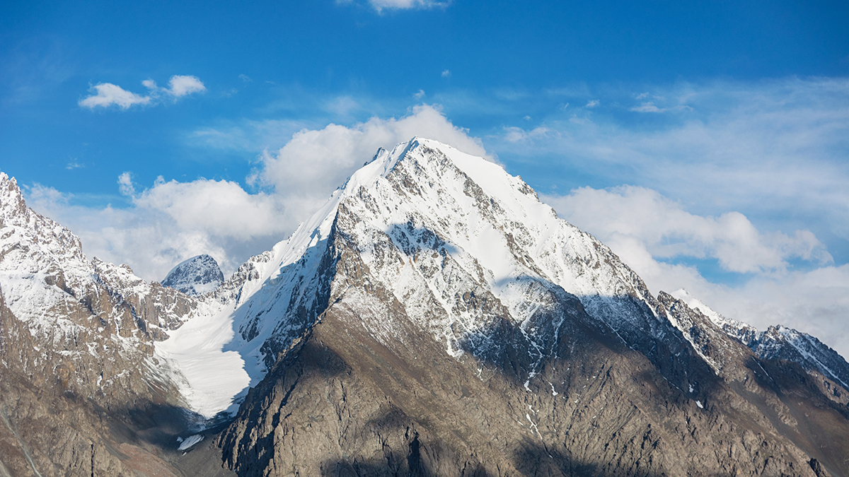 Спустилась сама: стали известны новые детали последнего видео Наговициной с горы