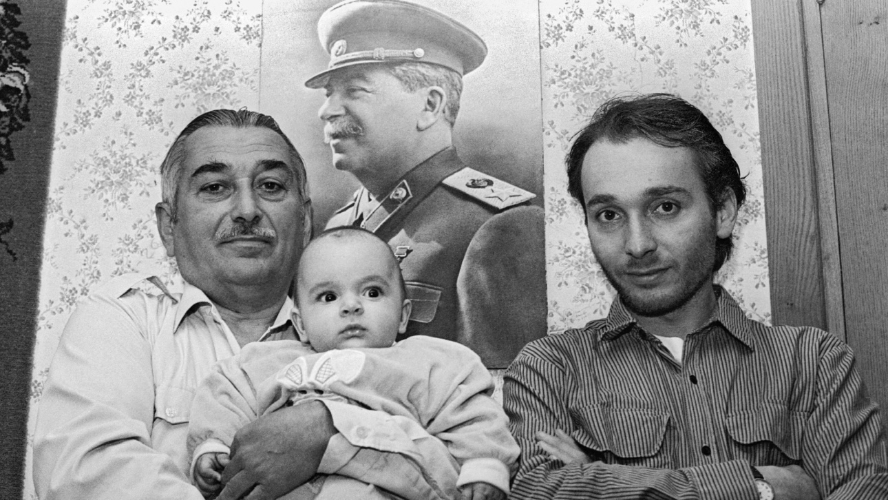 Внук Евгений Яковлевич Джугашвили, правнук Виссарион Евгеньевич и праправнук Иосиф Виссарионович