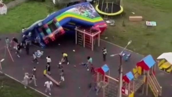 Пятилетняя девочка с унесенного ураганом батута в Уфе попала в реанимацию