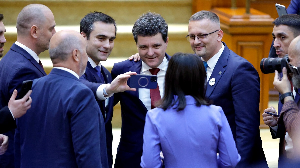 Бухарест. На выборах президента Румынии победил Никушор Дан. И все бы ничего, только вот итоги первого тура выборов были отменены, поскольку тогда победил «неугодный» Европе кандидат