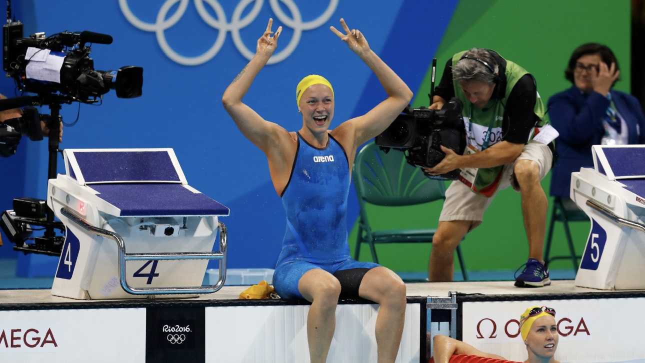 Олимпийская чемпионка Сьестрем родила в машине скорой около входа в больницу