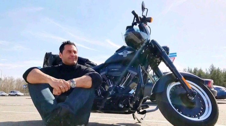 У кого из российских звезд есть мотоциклы и сколько они стоят