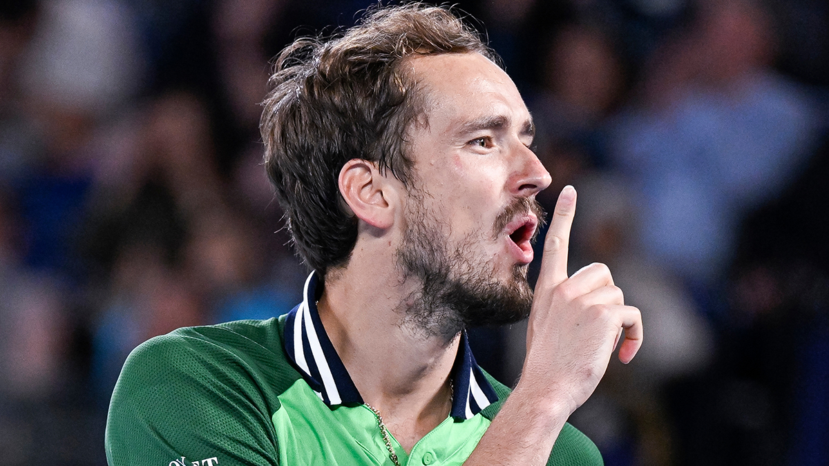 «Реально сошли c ума»: Медведев накричал на судью из-за предупреждения на матче