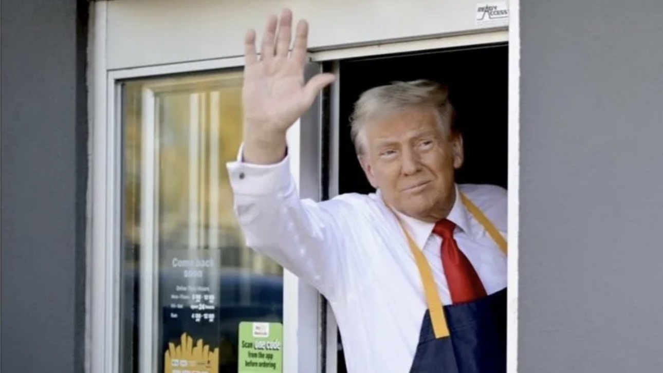 Белый дом опубликовал фото Трампа во время работы в McDonald's