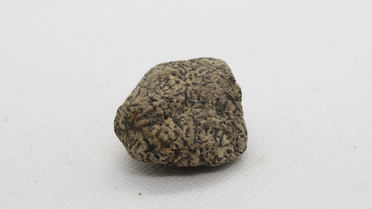 Полиция возбудила дело после того, как неизвестные забросали камнями грузовики