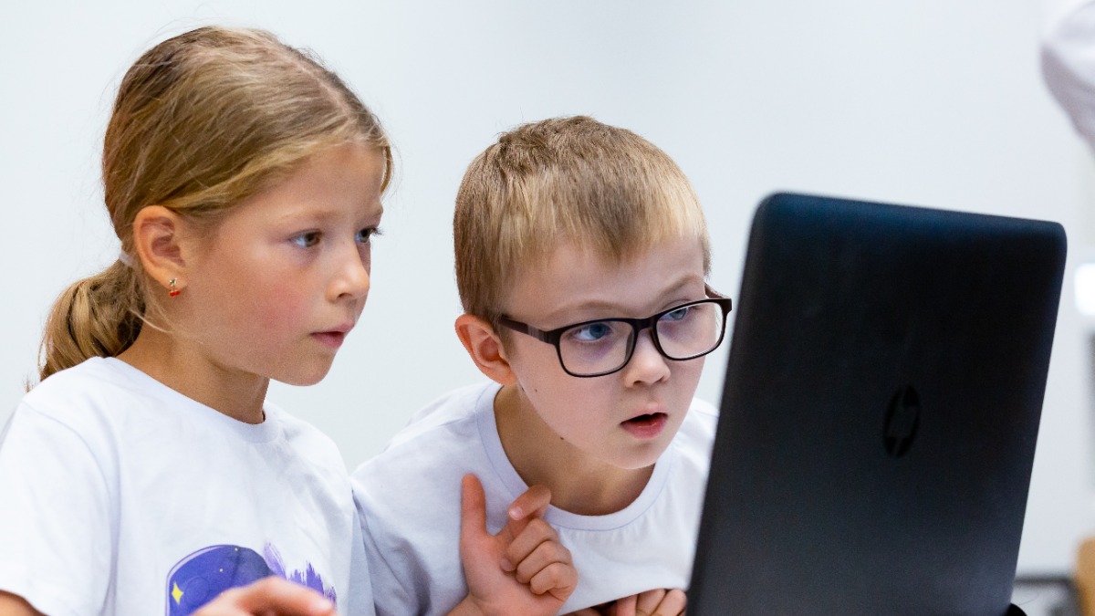 Анастасия Ракова рассказала о запуске ИИ-помощника для учителей в МЭШ