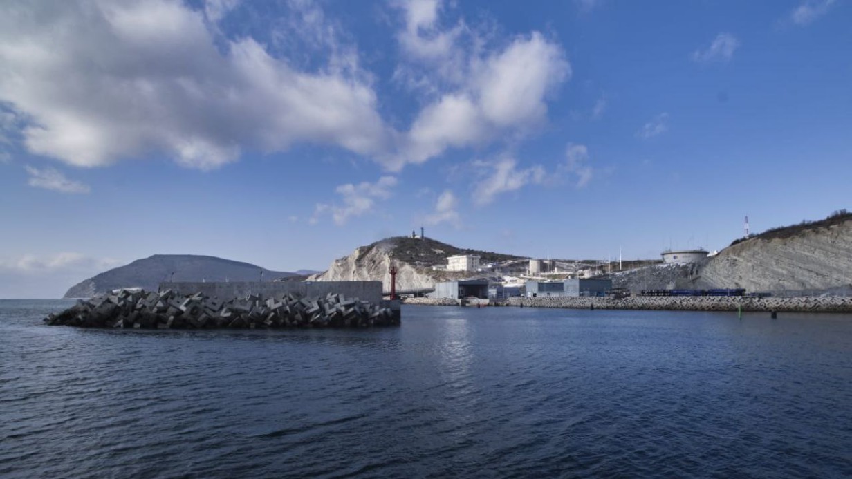 Нефть вылилась в Черное море во время ЧП на терминале