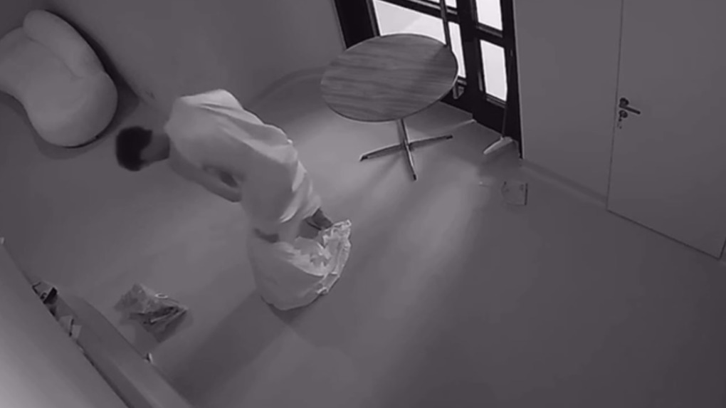 Неизвестный в полотенце проник ночью в клинику жены Федора Смолова и уснул