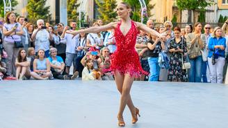 Москвичей приглашают на сотни бесплатных танцевальных мастер-классов на Чистопрудном бульваре