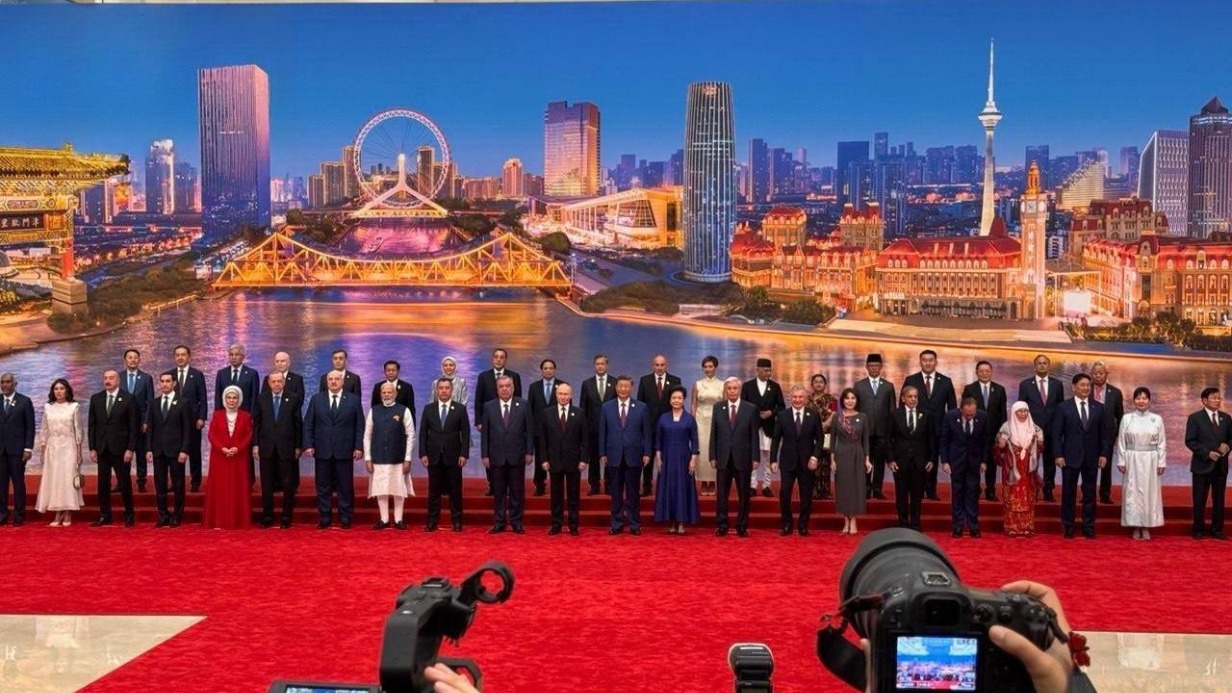 Глава РФПИ Дмитриев высмеял «изоляцию» России, показав фото с саммита ШОС