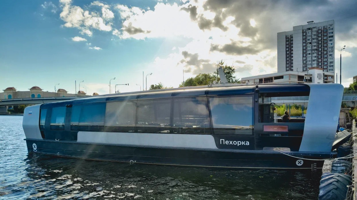 Во флоте регулярного речного электротранспорта появились два новых судна