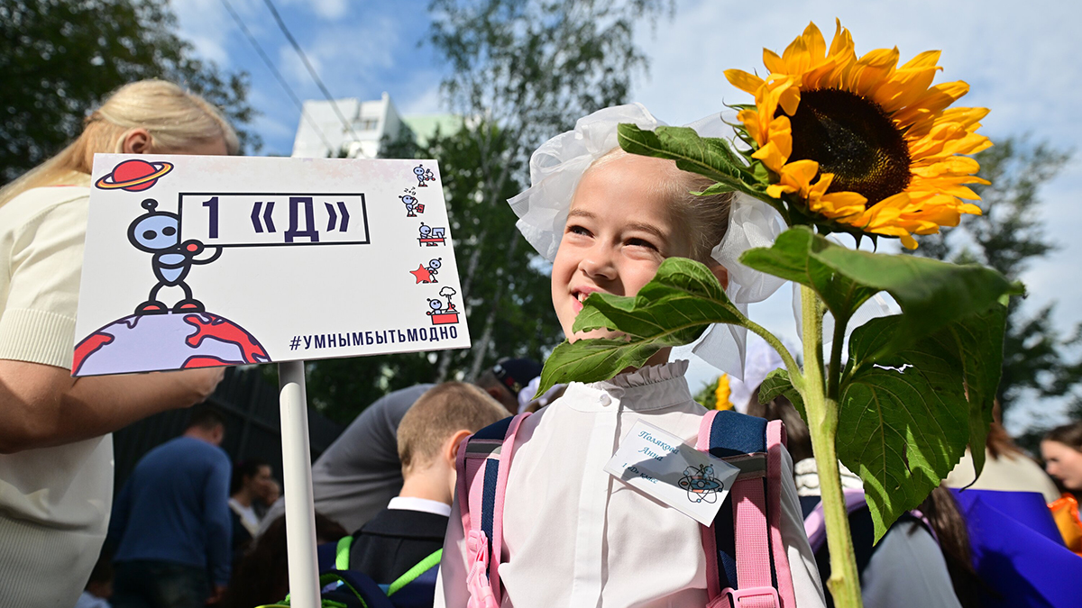Как записать ребенка в первый класс в Москве: сроки, документы и способы подачи заявления