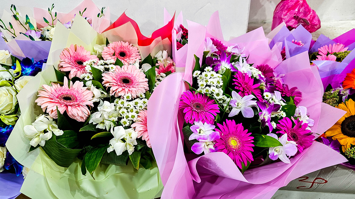 Опрос: Более половины россиян не знают о лимите на подарки учителям