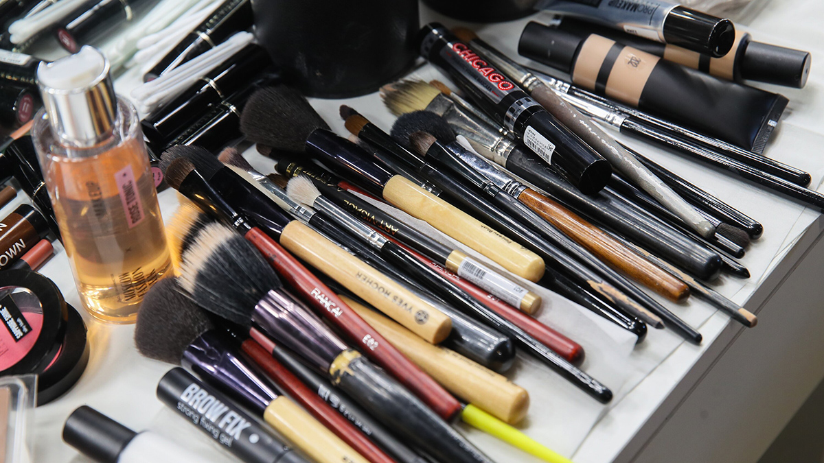 Аллерголог Кулова предупредила об опасности декоративной косметики для детей