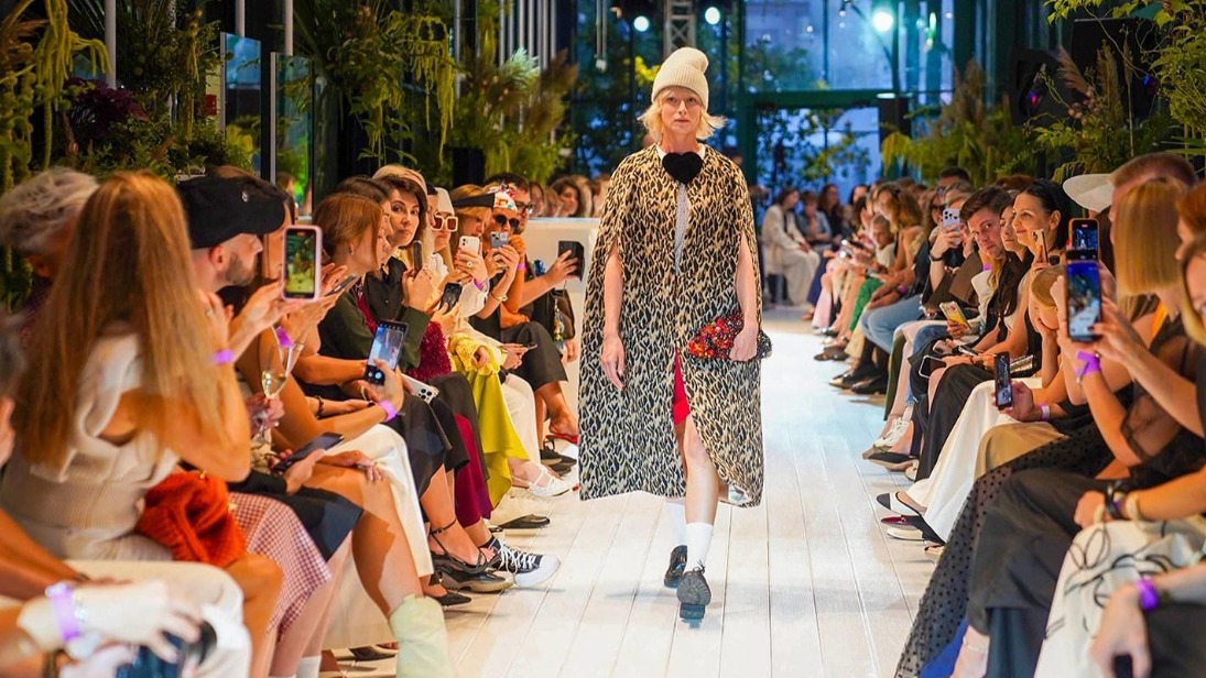 Работы молодых дизайнеров представили на показе Московской недели моды