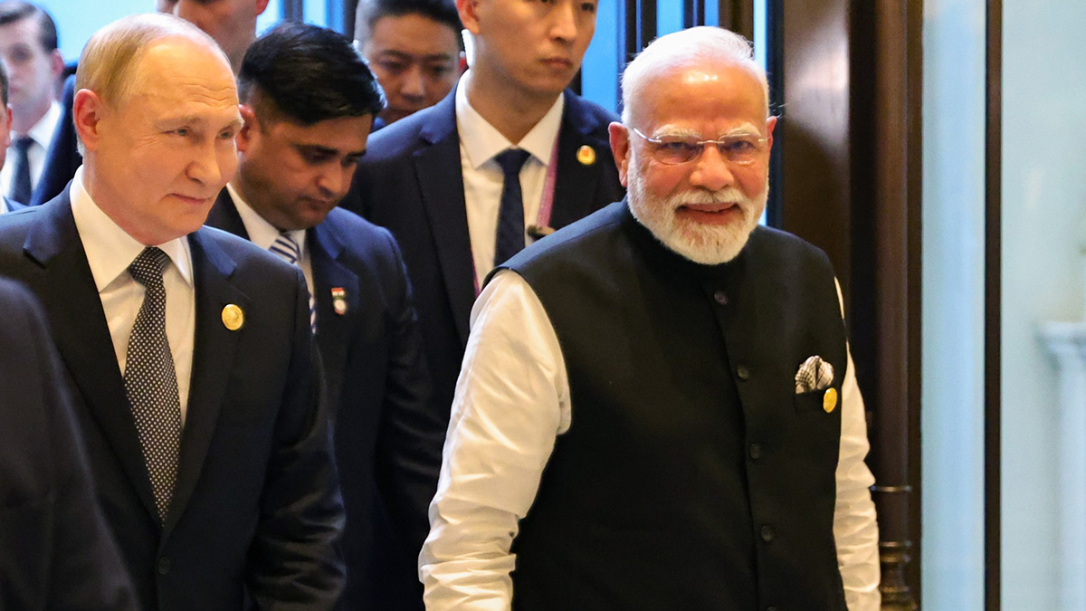 DM: Трамп впал в ярость после проходки Путина и Моди под руку в Пекине