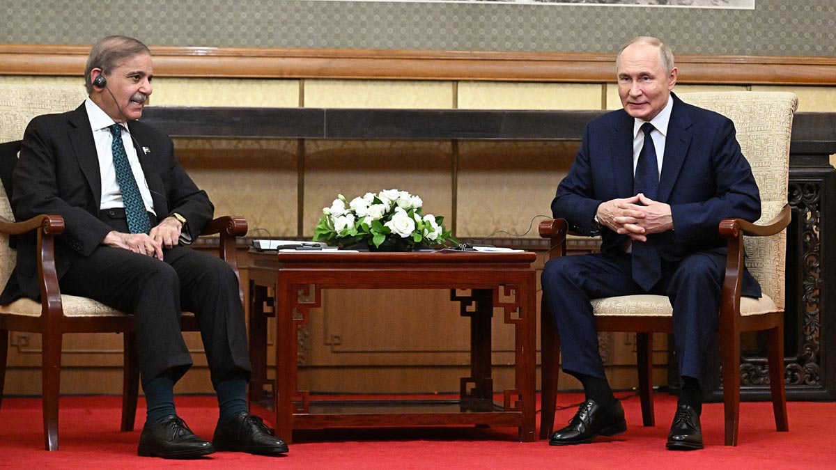 Путин провел встречу с премьером Пакистана