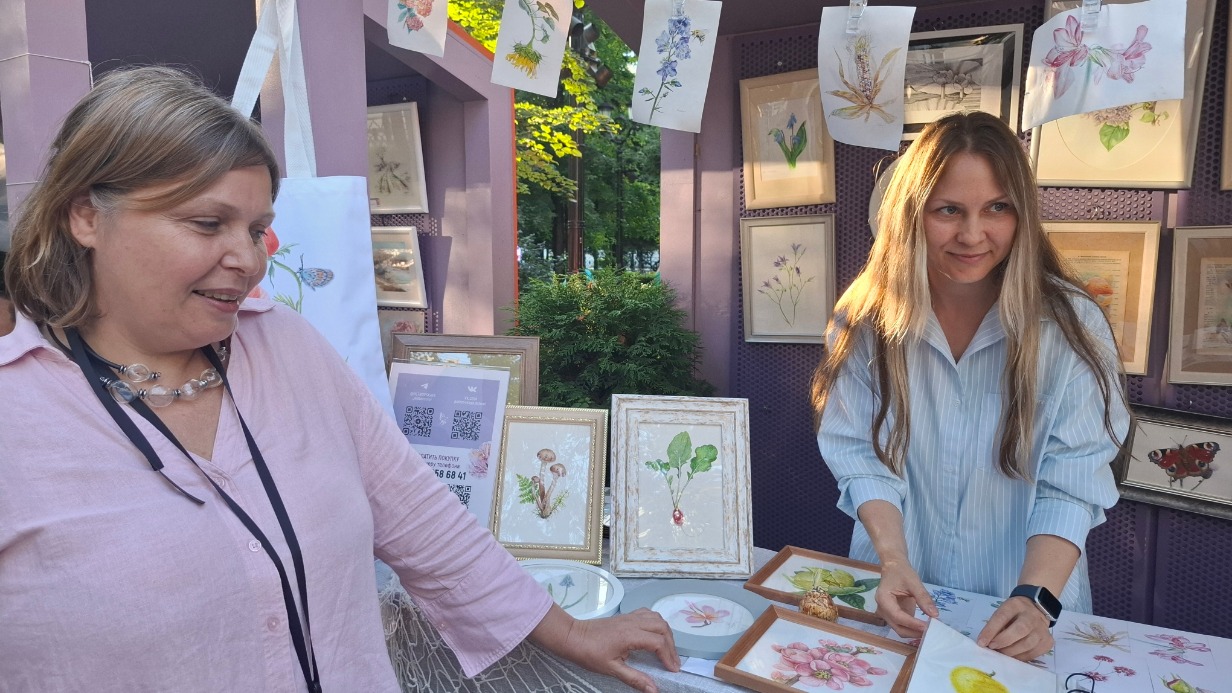 Художницы Юлия Назарова и Марина Неручок