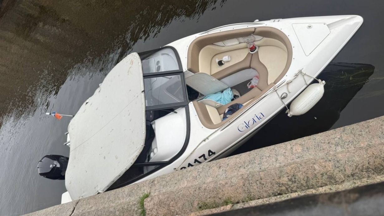 Мужчина погиб, упав с катера на причал в канале Грибоедова в Санкт-Петербурге