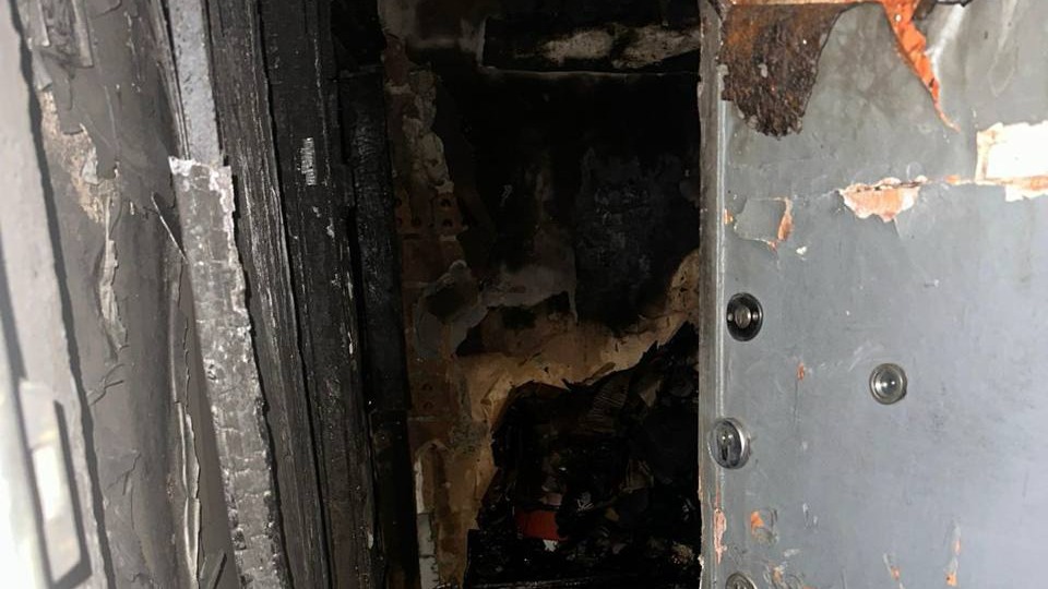 Пожар произошел в квартире жилого дома на западе Москвы, есть погибшие